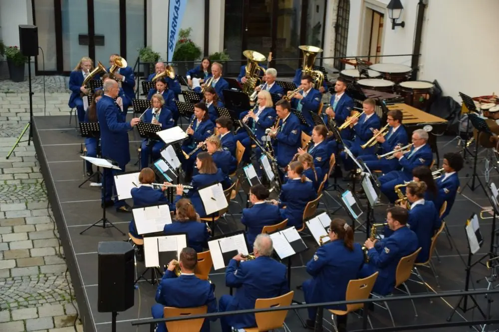 Wels 800: Eisenbahnermusikverein Wels & Stadtmusik Wels Andi See & Band