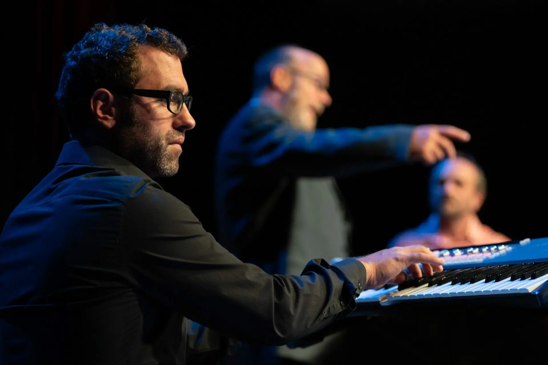 DER THEATERMACHER… …der zwar sein Lebtag lang Theater macht, aber nicht den Theatermacher machen darf