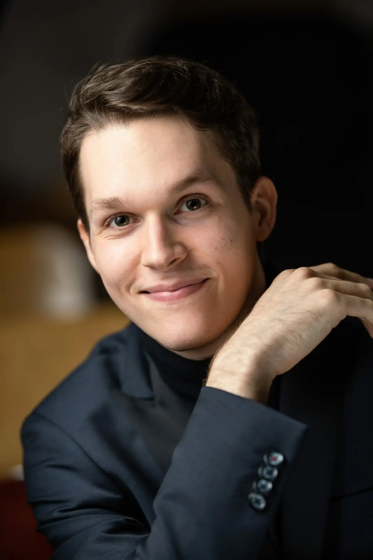 LUKAS STERNATH (Klavier)