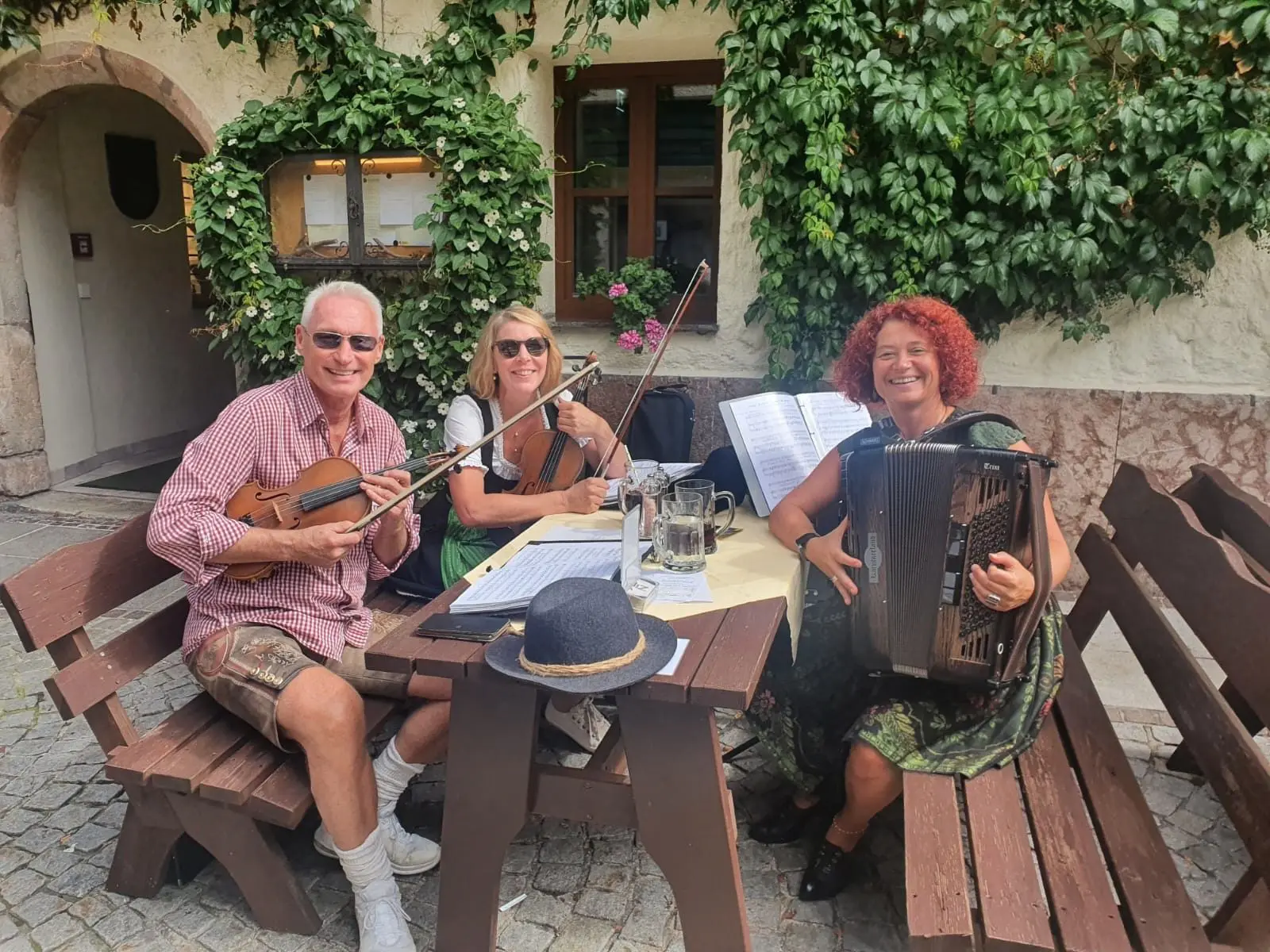 WIEN-ABEND - TRIO ALGATRI - Wiener Lieder & Wiener Weine